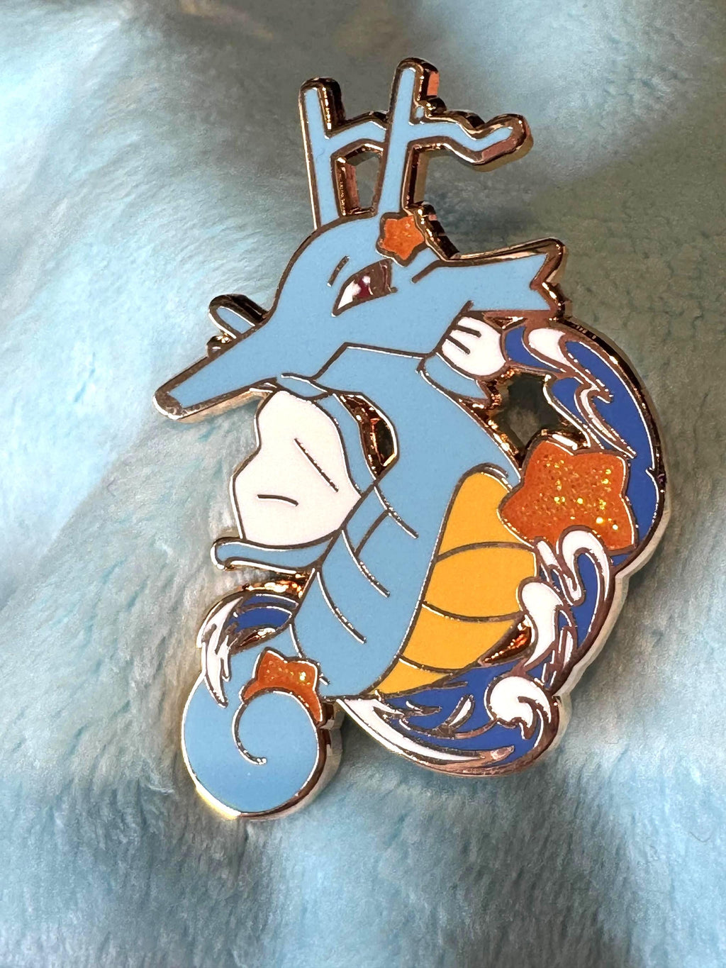 Kingdra enamel pin