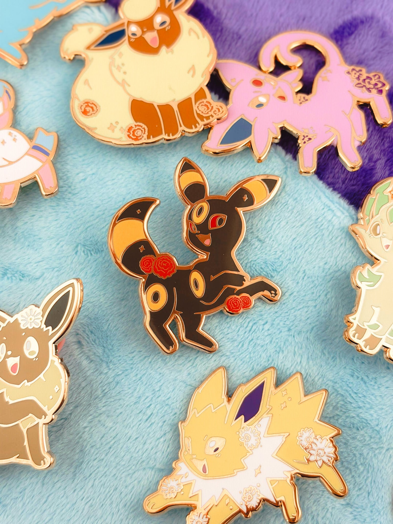 Umbreon enamel pin
